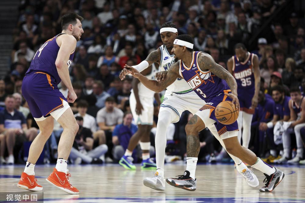 场支付了 场支付了