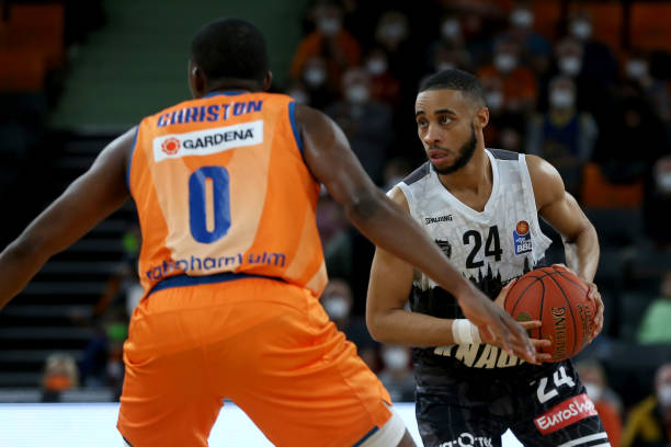 尽管詹姆斯 尽管詹姆斯