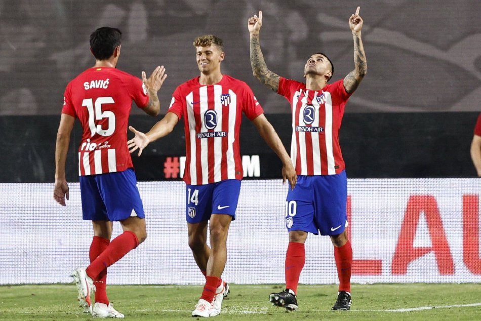 的边路突破 的边路突破